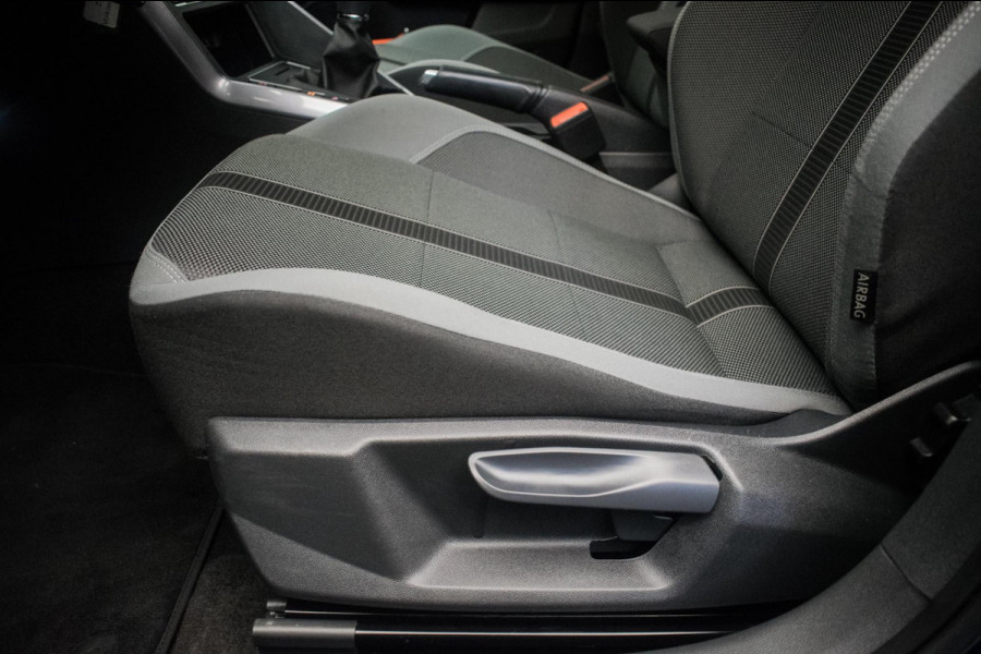 Volkswagen Polo 1.0 TSI Highline R-LINE 116PK ORG NL [ Panoramadak Sfeerverlichting Carplay Adaptive Cruise Parkeersensoren DAB ]