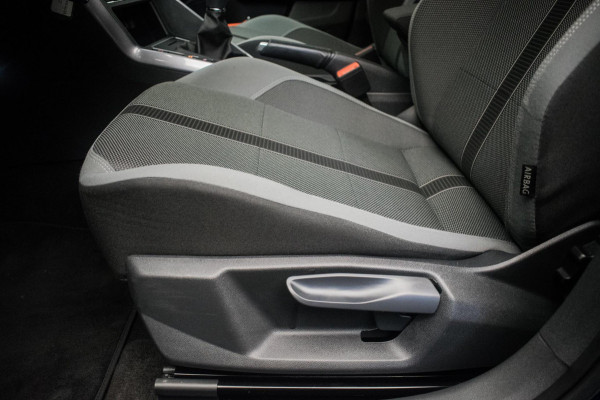 Volkswagen Polo 1.0 TSI Highline R-LINE 116PK ORG NL [ Panoramadak Sfeerverlichting Carplay Adaptive Cruise Parkeersensoren DAB ]