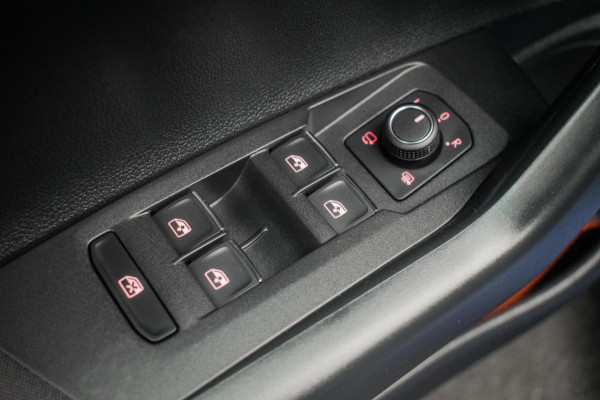 Volkswagen Polo 1.0 TSI Highline R-LINE 116PK ORG NL [ Panoramadak Sfeerverlichting Carplay Adaptive Cruise Parkeersensoren DAB ]