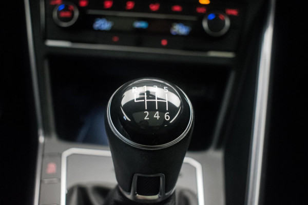 Volkswagen Polo 1.0 TSI Highline R-LINE 116PK ORG NL [ Panoramadak Sfeerverlichting Carplay Adaptive Cruise Parkeersensoren DAB ]