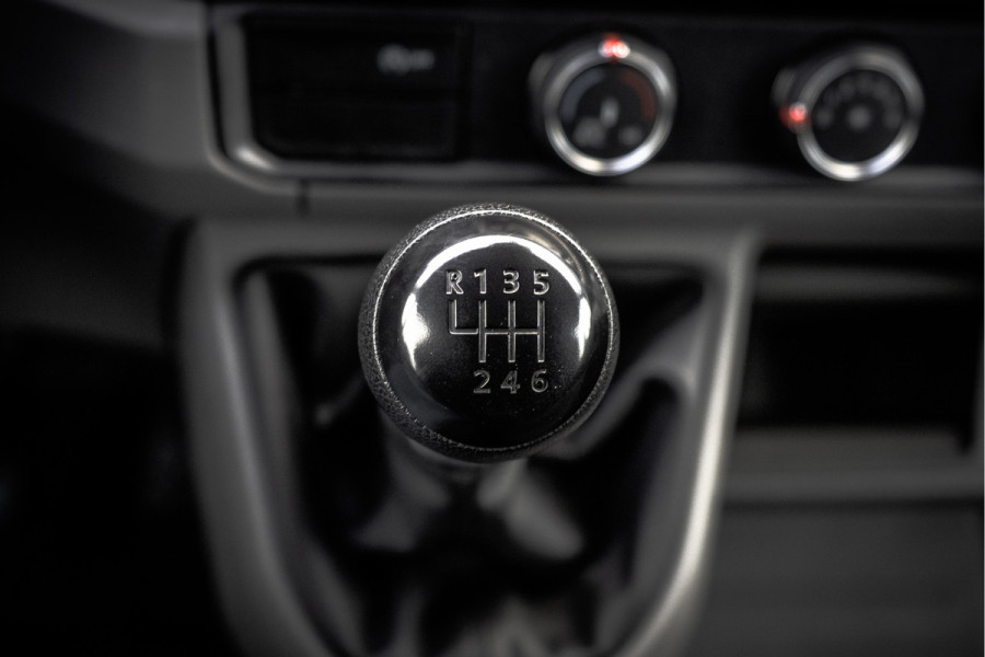 Volkswagen Crafter **35 2.0 TDI 177PK | Bakwagen met laadklep | Airco | Adapt.cruise | 3-Zits**