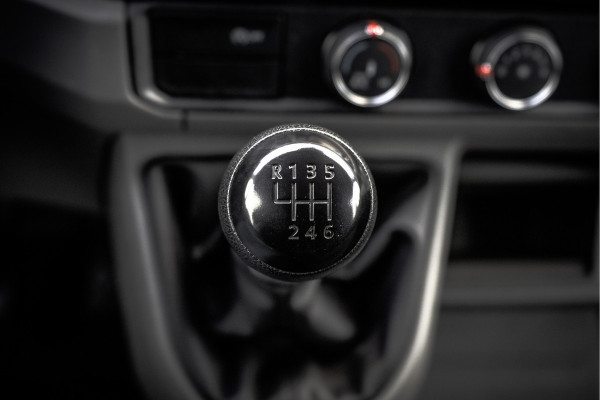 Volkswagen Crafter **35 2.0 TDI 177PK | Bakwagen met laadklep | Airco | Adapt.cruise | 3-Zits**