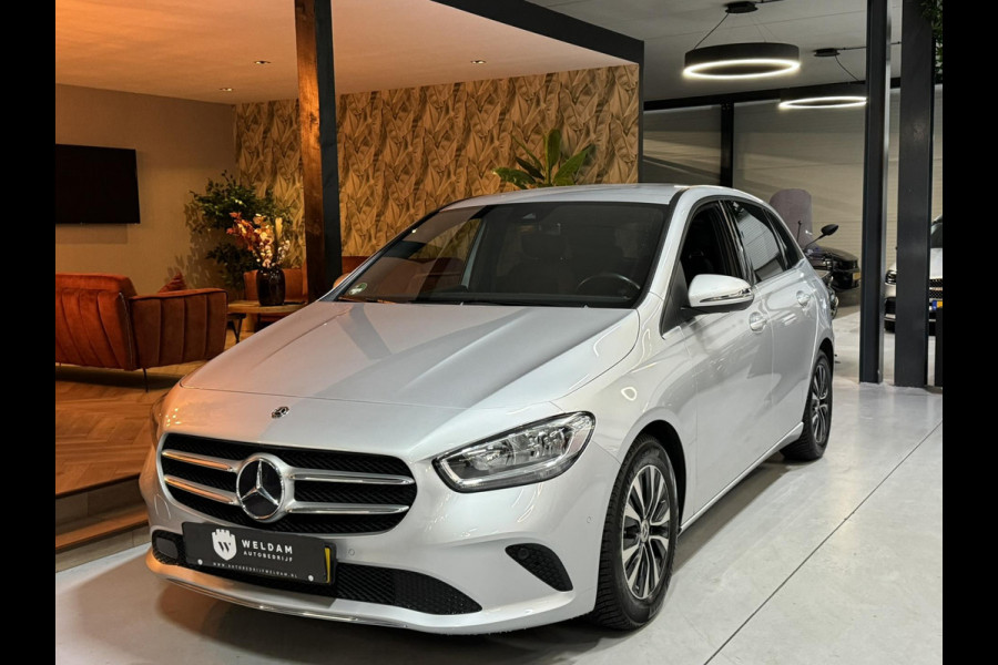 Mercedes-Benz B-Klasse 180 Business Solution NAP Garantie Carplay Camera Elek. Achterklep Led Cruise Clima Navi Rijklaar