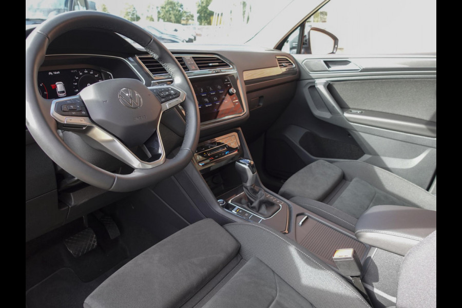 Volkswagen Tiguan 1.5 TSI 150pk DSG Elegance | Navigatie | Apple Carplay / Android Auto | Parkeersensoren | Camera | Adaptive Cruise Control | Stuur-en stoelverwarming | Matrix LED-koplampen | Virtual Cockpit | Getinte ramen | Climate Control | ErgoActive stoelen
