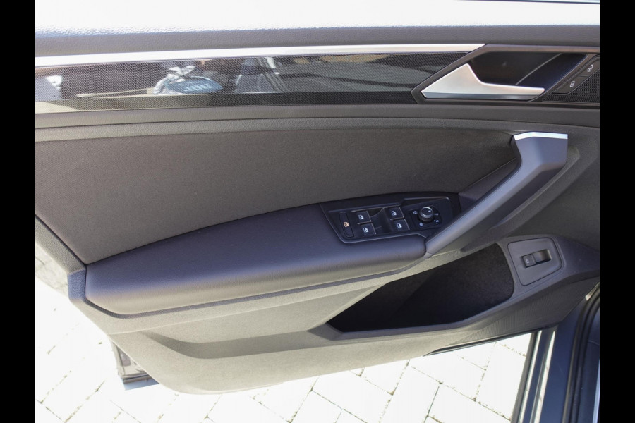 Volkswagen Tiguan 1.5 TSI 150pk DSG Elegance | Navigatie | Apple Carplay / Android Auto | Parkeersensoren | Camera | Adaptive Cruise Control | Stuur-en stoelverwarming | Matrix LED-koplampen | Virtual Cockpit | Getinte ramen | Climate Control | ErgoActive stoelen