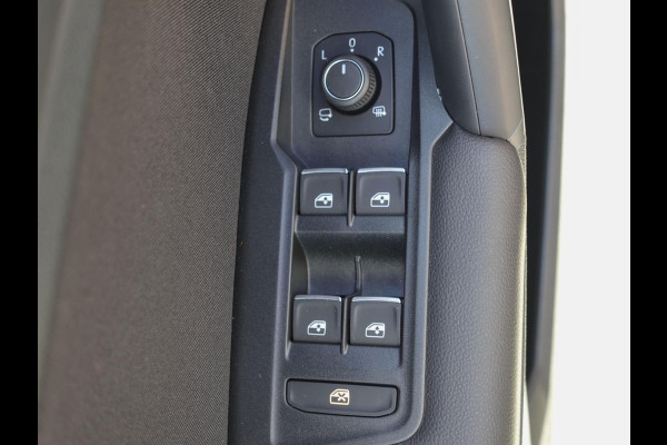 Volkswagen Tiguan 1.5 TSI 150pk DSG Elegance | Navigatie | Apple Carplay / Android Auto | Parkeersensoren | Camera | Adaptive Cruise Control | Stuur-en stoelverwarming | Matrix LED-koplampen | Virtual Cockpit | Getinte ramen | Climate Control | ErgoActive stoelen