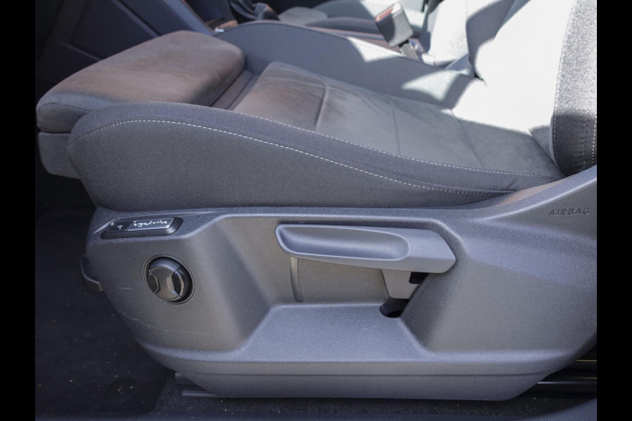 Volkswagen Tiguan 1.5 TSI 150pk DSG Elegance | Navigatie | Apple Carplay / Android Auto | Parkeersensoren | Camera | Adaptive Cruise Control | Stuur-en stoelverwarming | Matrix LED-koplampen | Virtual Cockpit | Getinte ramen | Climate Control | ErgoActive stoelen