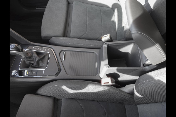 Volkswagen Tiguan 1.5 TSI 150pk DSG Elegance | Navigatie | Apple Carplay / Android Auto | Parkeersensoren | Camera | Adaptive Cruise Control | Stuur-en stoelverwarming | Matrix LED-koplampen | Virtual Cockpit | Getinte ramen | Climate Control | ErgoActive stoelen