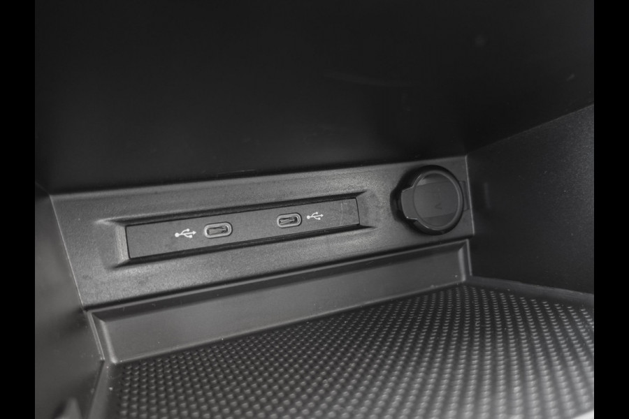 Volkswagen Tiguan 1.5 TSI 150pk DSG Elegance | Navigatie | Apple Carplay / Android Auto | Parkeersensoren | Camera | Adaptive Cruise Control | Stuur-en stoelverwarming | Matrix LED-koplampen | Virtual Cockpit | Getinte ramen | Climate Control | ErgoActive stoelen