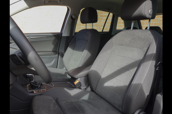 Volkswagen Tiguan 1.5 TSI 150pk DSG Elegance | Navigatie | Apple Carplay / Android Auto | Parkeersensoren | Camera | Adaptive Cruise Control | Stuur-en stoelverwarming | Matrix LED-koplampen | Virtual Cockpit | Getinte ramen | Climate Control | ErgoActive stoelen