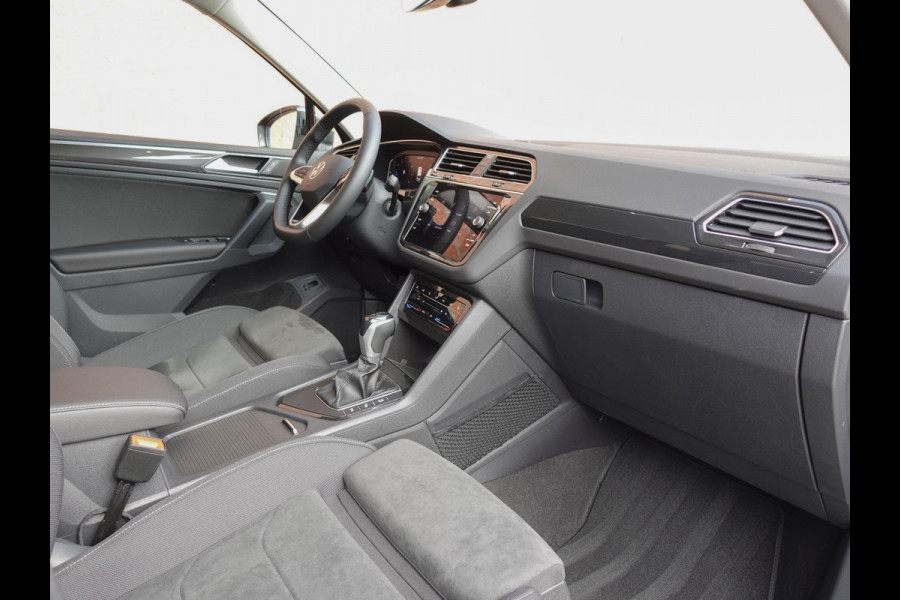 Volkswagen Tiguan 1.5 TSI 150pk DSG Elegance | Navigatie | Apple Carplay / Android Auto | Parkeersensoren | Camera | Adaptive Cruise Control | Stuur-en stoelverwarming | Matrix LED-koplampen | Virtual Cockpit | Getinte ramen | Climate Control | ErgoActive stoelen
