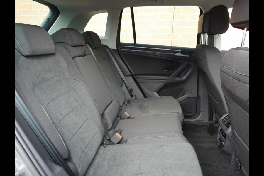 Volkswagen Tiguan 1.5 TSI 150pk DSG Elegance | Navigatie | Apple Carplay / Android Auto | Parkeersensoren | Camera | Adaptive Cruise Control | Stuur-en stoelverwarming | Matrix LED-koplampen | Virtual Cockpit | Getinte ramen | Climate Control | ErgoActive stoelen