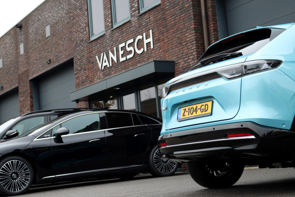 Honda e:Ny1 Elegance 69 kWh | Panoramadak | Adaptieve Cruise Control | Verwarmd Stuurwiel | Leder | Surround Camera | Apple Carplay/Android Auto | Dodehoekassistent | Stoelverwarming |
