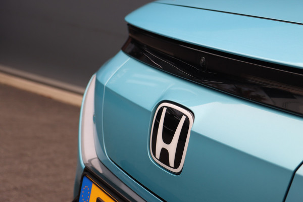 Honda e:Ny1 Elegance 69 kWh | Panoramadak | Adaptieve Cruise Control | Verwarmd Stuurwiel | Leder | Surround Camera | Apple Carplay/Android Auto | Dodehoekassistent | Stoelverwarming |