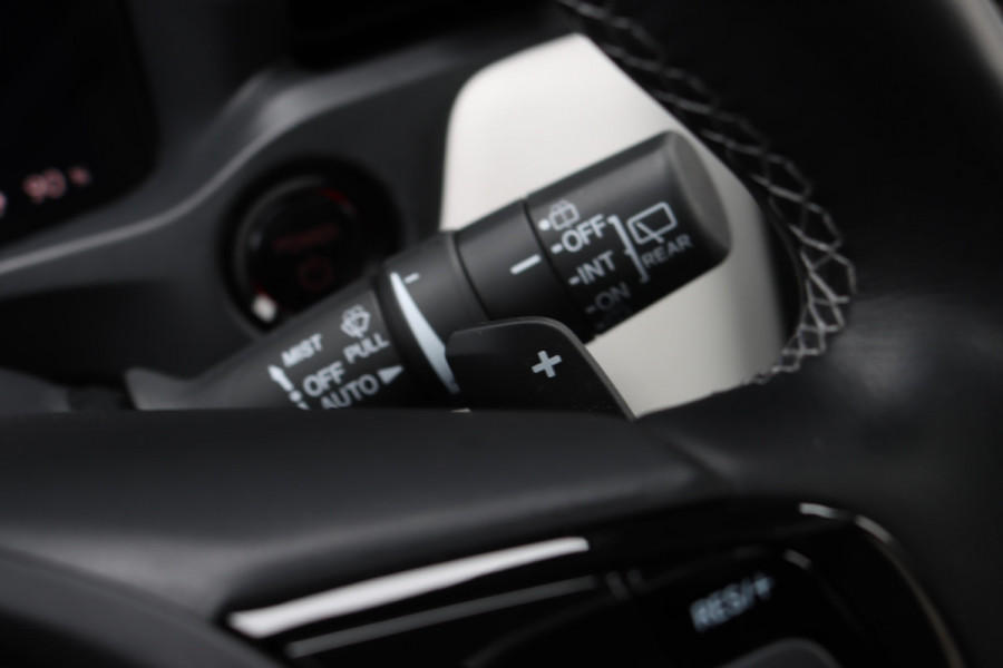 Honda e:Ny1 Elegance 69 kWh | Panoramadak | Adaptieve Cruise Control | Verwarmd Stuurwiel | Leder | Surround Camera | Apple Carplay/Android Auto | Dodehoekassistent | Stoelverwarming |