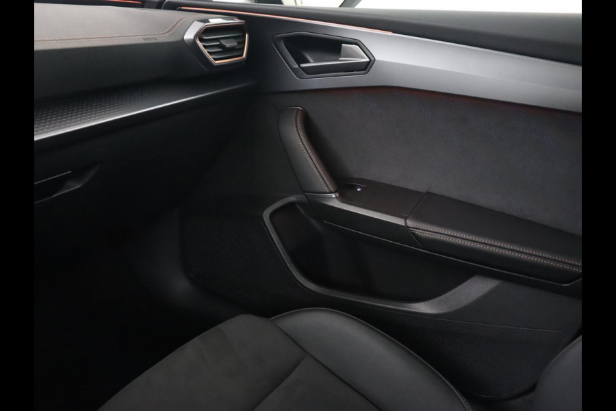 CUPRA Leon 1.5 eHybrid Business | Stoelverwarming | Adaptive cruise | Camera | Carplay | Sportstoelen | Matrix LED | Keyless | PHEV | Plug In