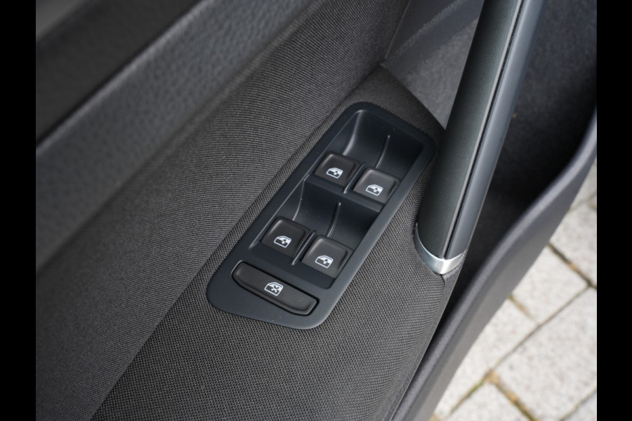 Volkswagen e-Golf E-DITION | Navigatie | Climate Control | ACC | Stoelverwarming| SOH 89%