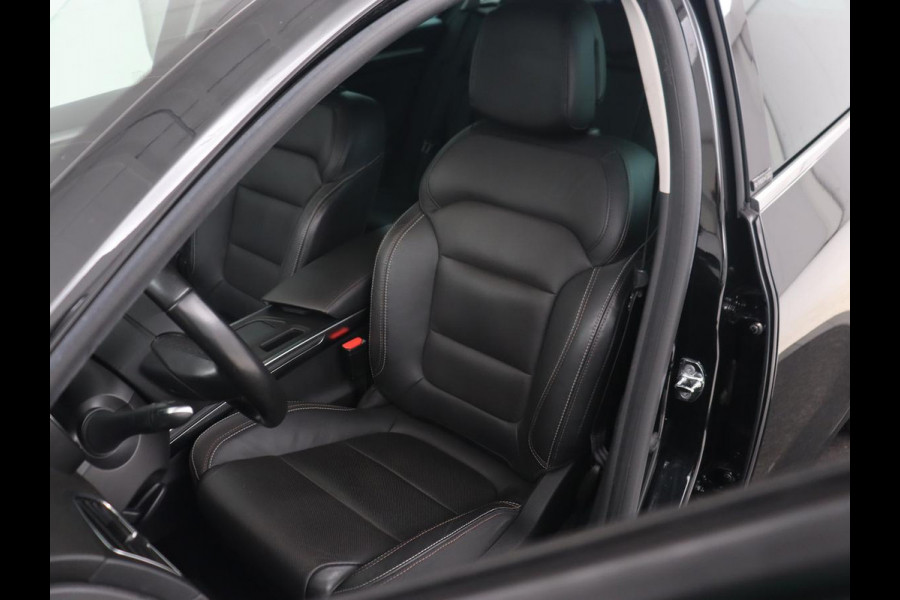 Renault Mégane 1.6 E-Tech Plug-In Hybrid 160 Business Edition One | Leder | Stoelverwarming | Trekhaak | Carplay | Stuurverwarming | Keyless | Full LED | Navigatie | Climate control | Plug In