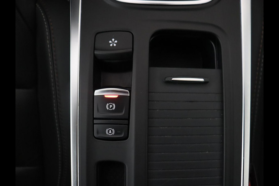 Renault Mégane 1.6 E-Tech Plug-In Hybrid 160 Business Edition One | Leder | Stoelverwarming | Trekhaak | Carplay | Stuurverwarming | Keyless | Full LED | Navigatie | Climate control | Plug In