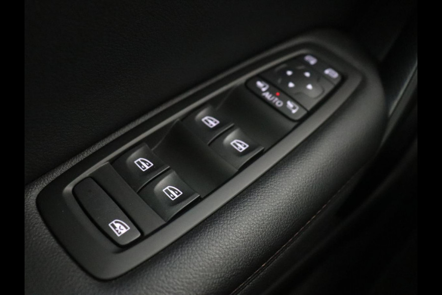 Renault Mégane 1.6 E-Tech Plug-In Hybrid 160 Business Edition One | Leder | Stoelverwarming | Trekhaak | Carplay | Stuurverwarming | Keyless | Full LED | Navigatie | Climate control | Plug In