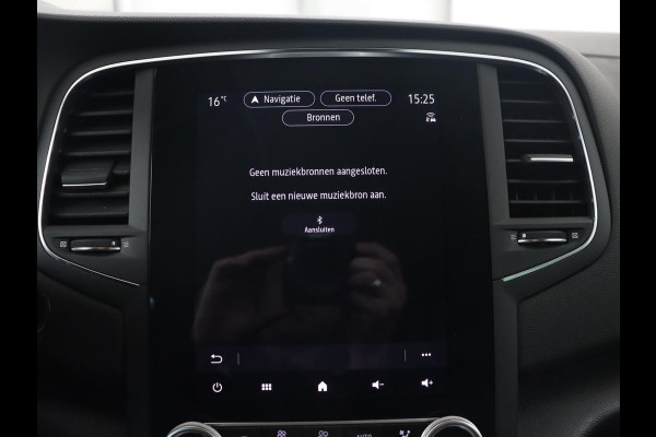 Renault Mégane 1.6 E-Tech Plug-In Hybrid 160 Business Edition One | Leder | Stoelverwarming | Trekhaak | Carplay | Stuurverwarming | Keyless | Full LED | Navigatie | Climate control | Plug In