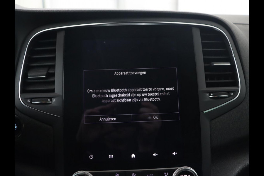 Renault Mégane 1.6 E-Tech Plug-In Hybrid 160 Business Edition One | Leder | Stoelverwarming | Trekhaak | Carplay | Stuurverwarming | Keyless | Full LED | Navigatie | Climate control | Plug In