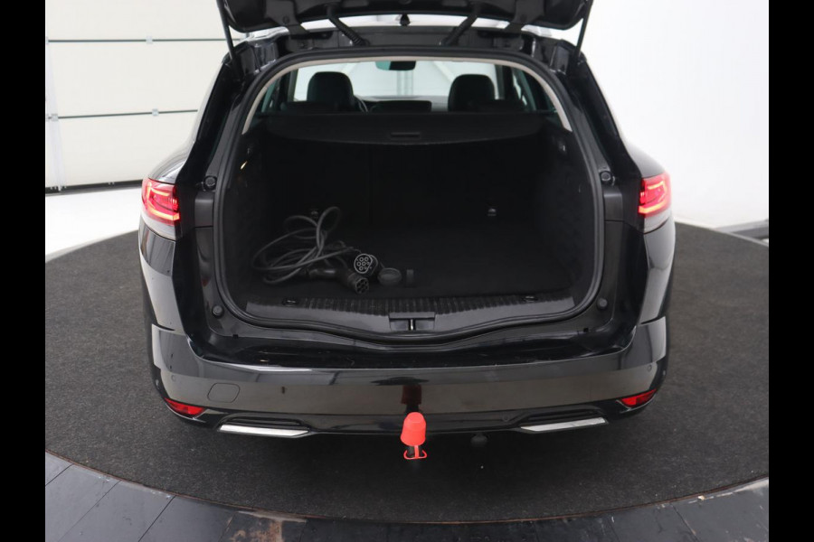 Renault Mégane 1.6 E-Tech Plug-In Hybrid 160 Business Edition One | Leder | Stoelverwarming | Trekhaak | Carplay | Stuurverwarming | Keyless | Full LED | Navigatie | Climate control | Plug In