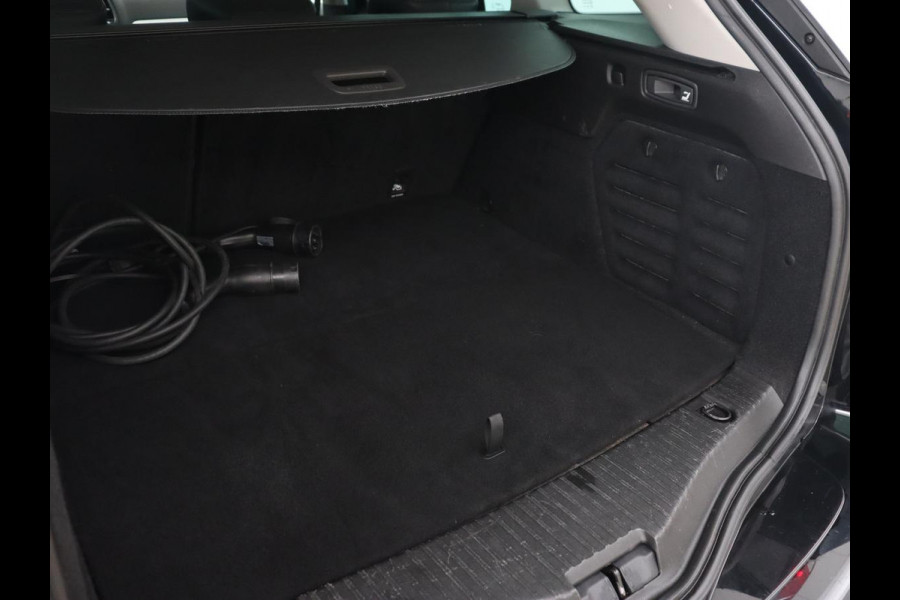 Renault Mégane 1.6 E-Tech Plug-In Hybrid 160 Business Edition One | Leder | Stoelverwarming | Trekhaak | Carplay | Stuurverwarming | Keyless | Full LED | Navigatie | Climate control | Plug In