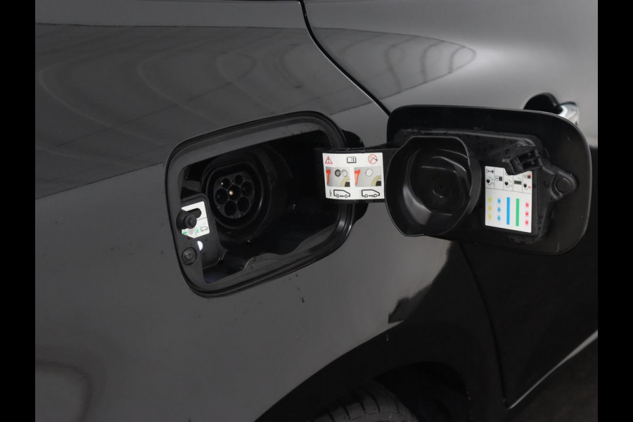 Renault Mégane 1.6 E-Tech Plug-In Hybrid 160 Business Edition One | Leder | Stoelverwarming | Trekhaak | Carplay | Stuurverwarming | Keyless | Full LED | Navigatie | Climate control | Plug In
