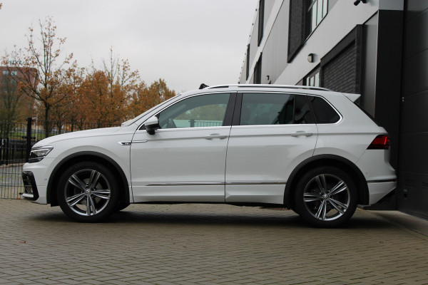 Volkswagen Tiguan 1.5 TSI ACT Highline Business R | NAP! | PANO | 360 | ACC | KEYLESS | ELEK.TREKHAAK |