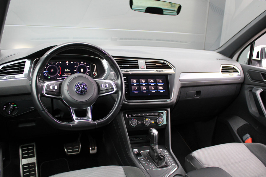 Volkswagen Tiguan 1.5 TSI ACT Highline Business R | NAP! | PANO | 360 | ACC | KEYLESS | ELEK.TREKHAAK |