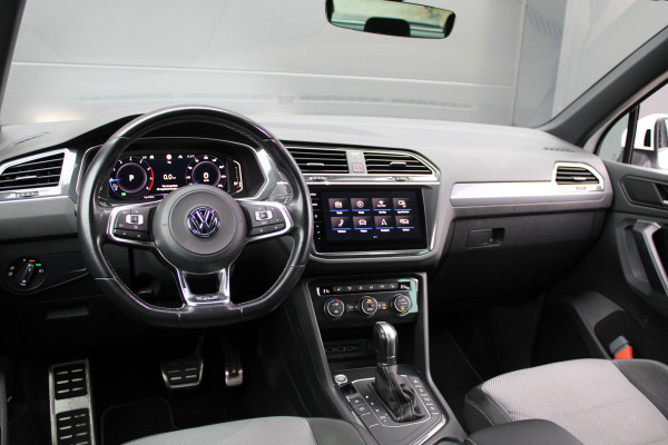 Volkswagen Tiguan 1.5 TSI ACT Highline Business R | NAP! | PANO | 360 | ACC | KEYLESS | ELEK.TREKHAAK |