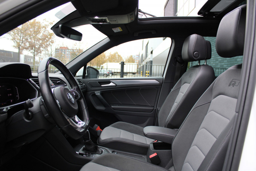 Volkswagen Tiguan 1.5 TSI ACT Highline Business R | NAP! | PANO | 360 | ACC | KEYLESS | ELEK.TREKHAAK |