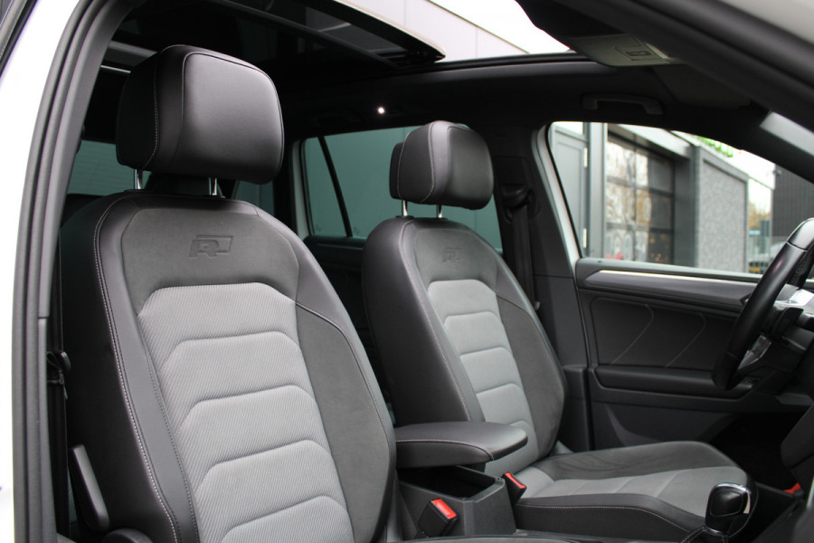 Volkswagen Tiguan 1.5 TSI ACT Highline Business R | NAP! | PANO | 360 | ACC | KEYLESS | ELEK.TREKHAAK |