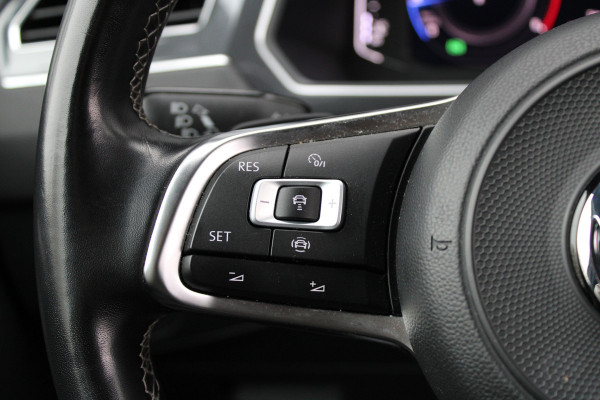 Volkswagen Tiguan 1.5 TSI ACT Highline Business R | NAP! | PANO | 360 | ACC | KEYLESS | ELEK.TREKHAAK |