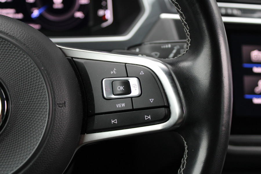 Volkswagen Tiguan 1.5 TSI ACT Highline Business R | NAP! | PANO | 360 | ACC | KEYLESS | ELEK.TREKHAAK |
