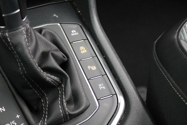 Volkswagen Tiguan 1.5 TSI ACT Highline Business R | NAP! | PANO | 360 | ACC | KEYLESS | ELEK.TREKHAAK |