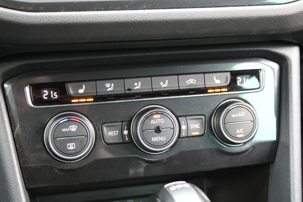 Volkswagen Tiguan 1.5 TSI ACT Highline Business R | NAP! | PANO | 360 | ACC | KEYLESS | ELEK.TREKHAAK |