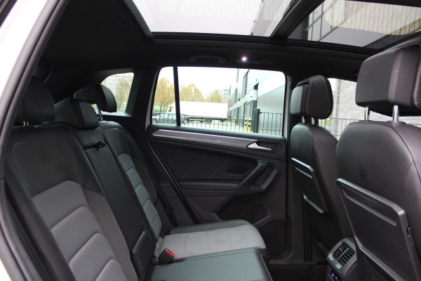 Volkswagen Tiguan 1.5 TSI ACT Highline Business R | NAP! | PANO | 360 | ACC | KEYLESS | ELEK.TREKHAAK |