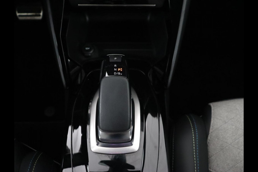 Peugeot e-208 EV GT 350 50 kWh | Stoelverwarming | Adaptive cruise | Camera | Leder-Alcantara | Keyless | Navigatie | Full LED | DAB | Climate control | Dodehoek detectie | Parkeerhulp