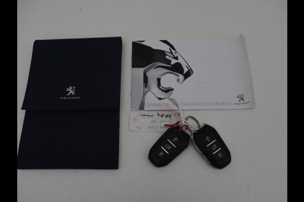 Peugeot e-208 EV GT 350 50 kWh | Stoelverwarming | Adaptive cruise | Camera | Leder-Alcantara | Keyless | Navigatie | Full LED | DAB | Climate control | Dodehoek detectie | Parkeerhulp