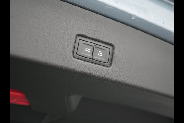 Audi Q4 e-tron 50 quattro S edition 77 kWh 299pk | Trekhaak Af Fabriek | Panodak | Adaptive Cruise | Head Up | Sonos Audio | Camera | Lederen Sportstoelen Memory & Verwarmd | Virtual | Navigatie | Keyless | 21"L.M |