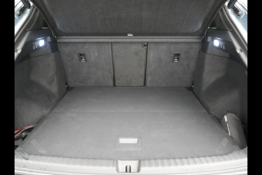 Audi Q4 e-tron 50 quattro S edition 77 kWh 299pk | Trekhaak Af Fabriek | Panodak | Adaptive Cruise | Head Up | Sonos Audio | Camera | Lederen Sportstoelen Memory & Verwarmd | Virtual | Navigatie | Keyless | 21"L.M |