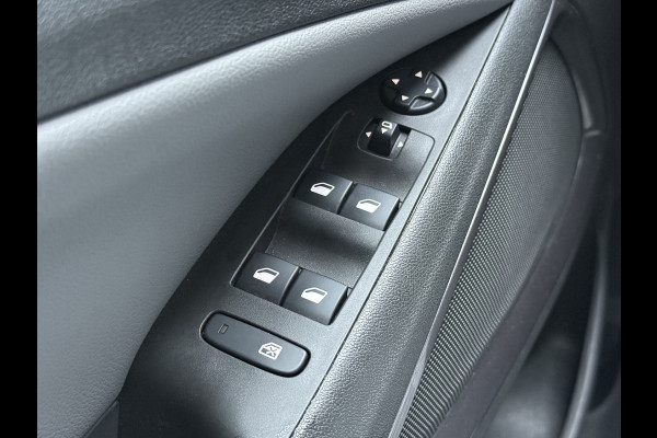 Opel Crossland X BWJ 2018 | 1.2T 111pk Innovation | PANO DAK | CAMERA | CLIMA | NAVI | PRIVACY GLASS | SPORTSTOELEN | WINTERPAKKET | CARPLAY