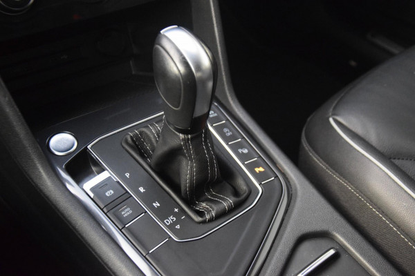 Volkswagen Tiguan Allspace 1.5 TSI Highline Business R LEDEREN BEKLEDING/PANORAMADAK/VERWARMDE VOORSTOELEN