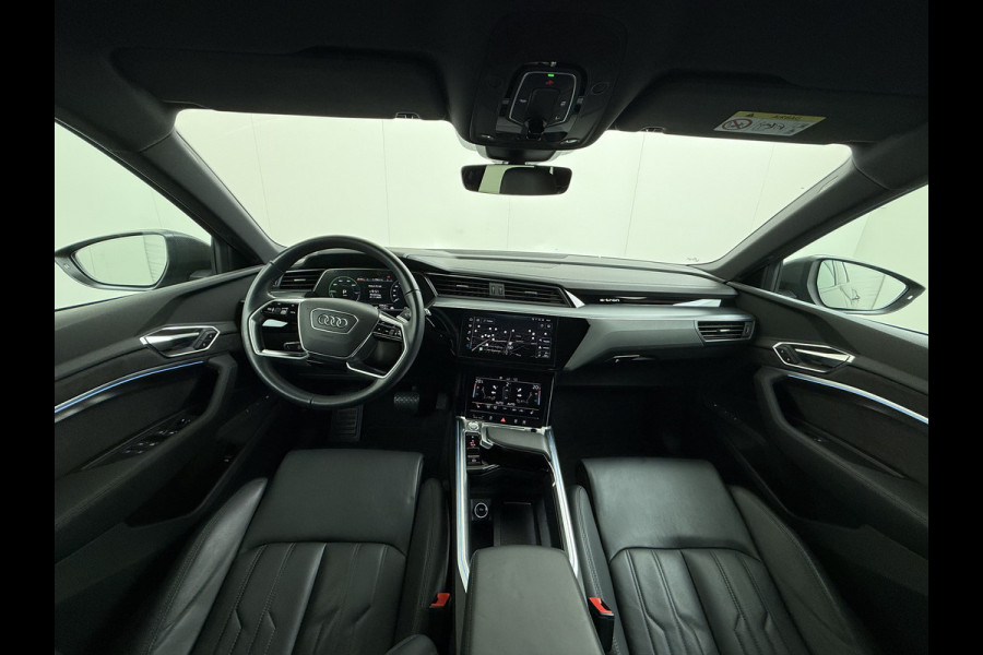 Audi e-tron 55 Quattro Advanced 95kWh SOH 92% Trekhaak Leder+Memory Apple Carplay Android Auto Navi Ecc Stoelverwarming Cruise Control Pdc Lmv 21" Elek.Stoelen Elek.Achterklep Led Contourstoelen Comfortsleutel Keyless Origineel Nederlandse Auto Nieuwprijs  €97.748,-