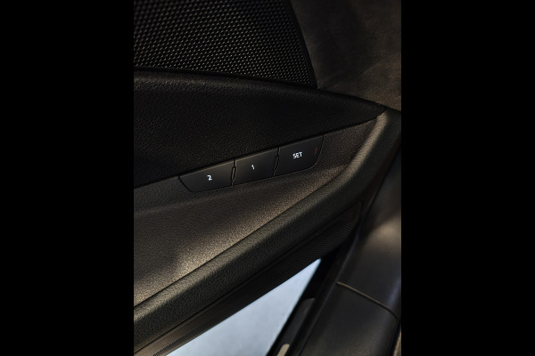 Audi e-tron 55 Quattro Advanced 95kWh SOH 92% Trekhaak Leder+Memory Apple Carplay Android Auto Navi Ecc Stoelverwarming Cruise Control Pdc Lmv 21" Elek.Stoelen Elek.Achterklep Led Contourstoelen Comfortsleutel Keyless Origineel Nederlandse Auto Nieuwprijs  €97.748,-