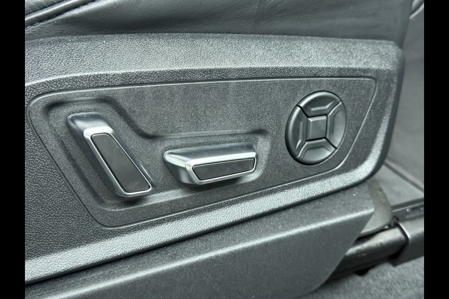 Audi e-tron 55 Quattro Advanced 95kWh SOH 92% Trekhaak Leder+Memory Apple Carplay Android Auto Navi Ecc Stoelverwarming Cruise Control Pdc Lmv 21" Elek.Stoelen Elek.Achterklep Led Contourstoelen Comfortsleutel Keyless Origineel Nederlandse Auto Nieuwprijs  €97.748,-