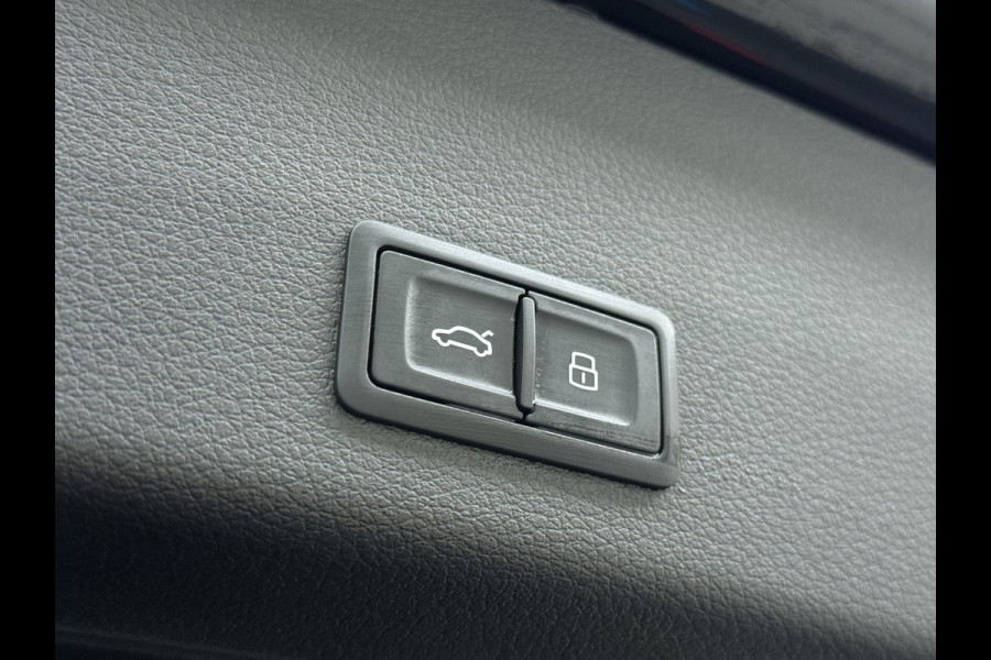 Audi e-tron 55 Quattro Advanced 95kWh SOH 92% Trekhaak Leder+Memory Apple Carplay Android Auto Navi Ecc Stoelverwarming Cruise Control Pdc Lmv 21" Elek.Stoelen Elek.Achterklep Led Contourstoelen Comfortsleutel Keyless Origineel Nederlandse Auto Nieuwprijs  €97.748,-
