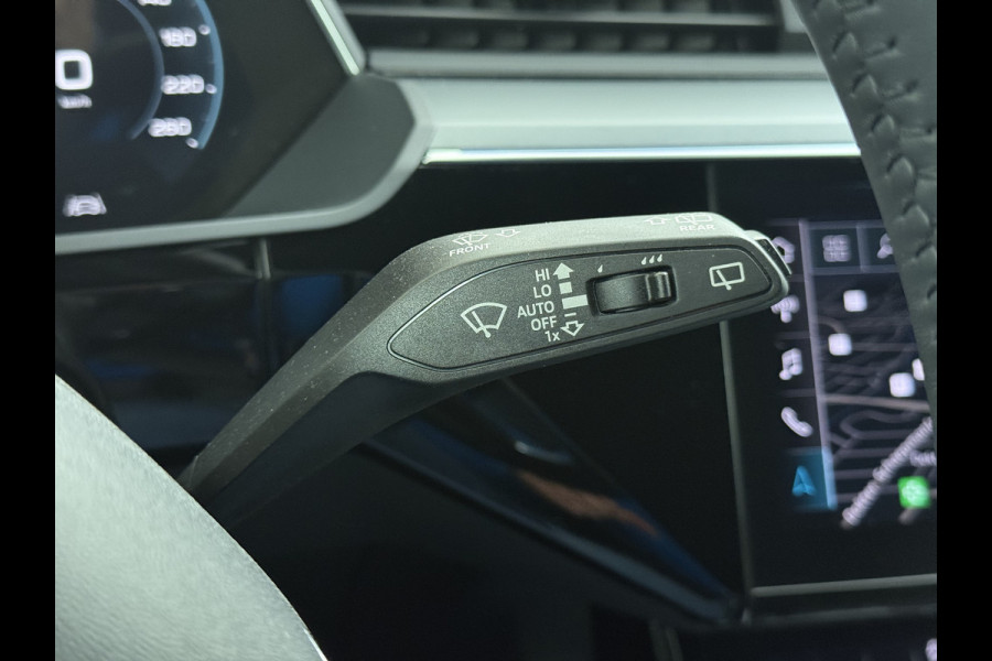 Audi e-tron 55 Quattro Advanced 95kWh SOH 92% Trekhaak Leder+Memory Apple Carplay Android Auto Navi Ecc Stoelverwarming Cruise Control Pdc Lmv 21" Elek.Stoelen Elek.Achterklep Led Contourstoelen Comfortsleutel Keyless Origineel Nederlandse Auto Nieuwprijs  €97.748,-
